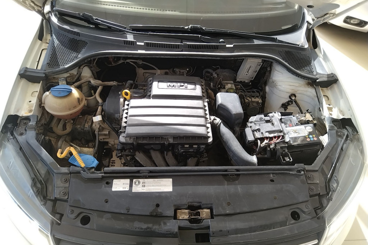 大众 桑塔纳 2018款 1.5L 手动风尚版机舱底盘24