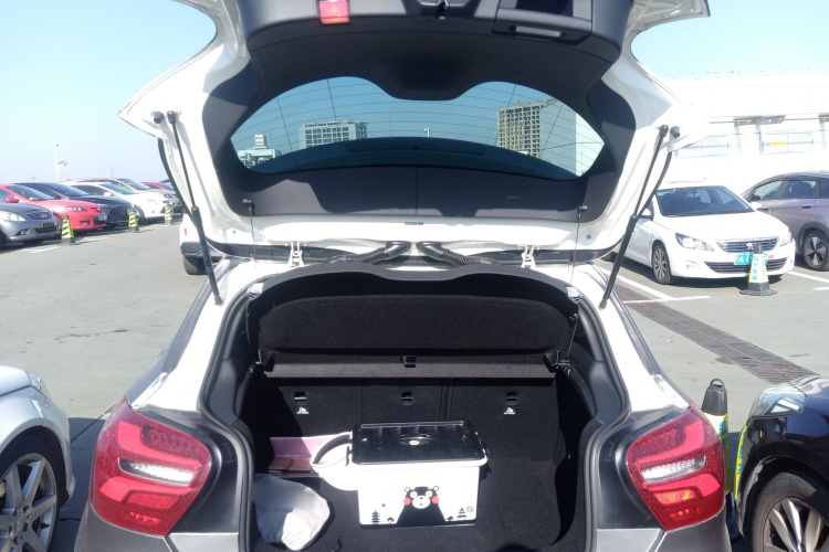 奔驰A级(进口) 2017款 改款 A 200 时尚型局部细节23