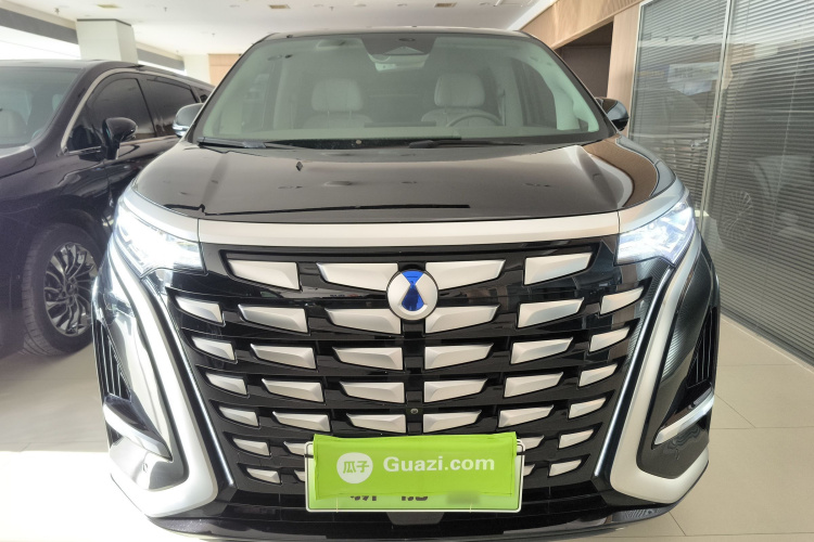 腾势D9 2022款 DM-i 970 四驱旗舰型车身外观2