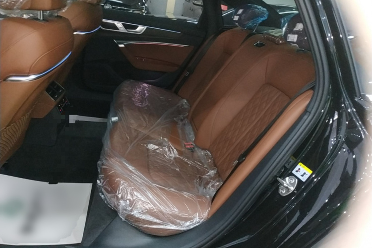 奥迪A6L 2025款 改款 45 TFSI quattro 臻选动感型中控内饰21