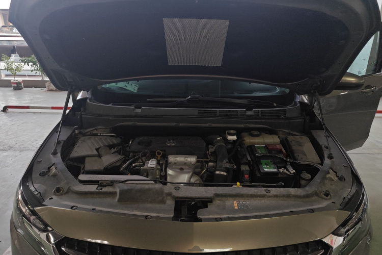 别克GL6 2019款 18T 6座互联尊贵型 国VI机舱底盘24