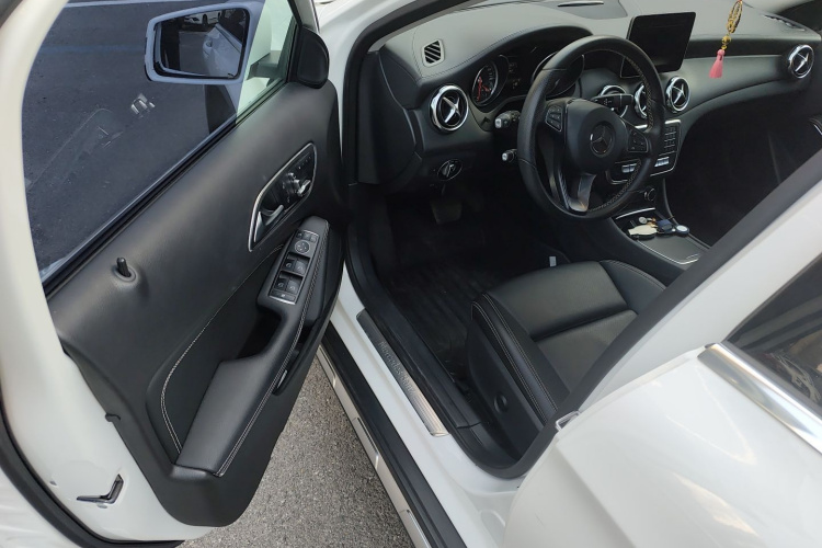 奔驰GLA 2018款 GLA 200 时尚型中控内饰7003