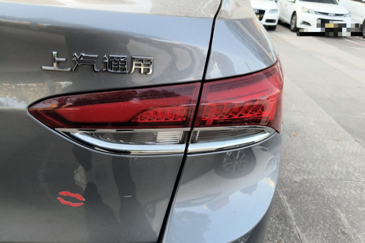 别克 英朗 2018款 18T 自动精英型车身外观9