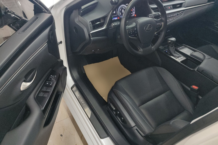 雷克萨斯ES 2020款 300h 卓越版中控内饰20