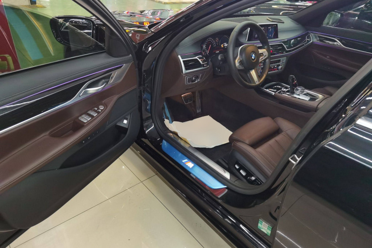 宝马7系 2018款 730Li 领先型 M运动套装中控内饰7003