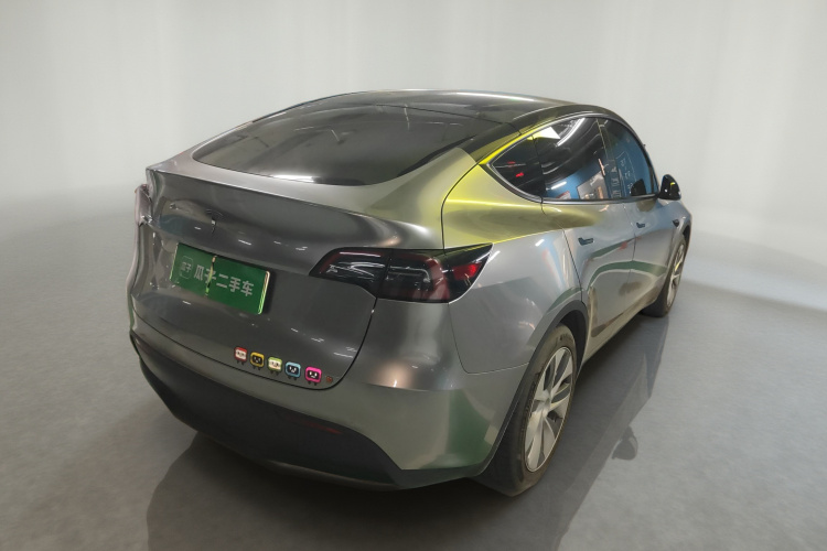特斯拉 Model Y 2022款 后轮驱动版车身外观7