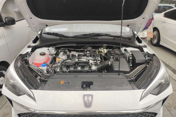 荣威i5 2023款 1.5L 手动舒享版机舱底盘24