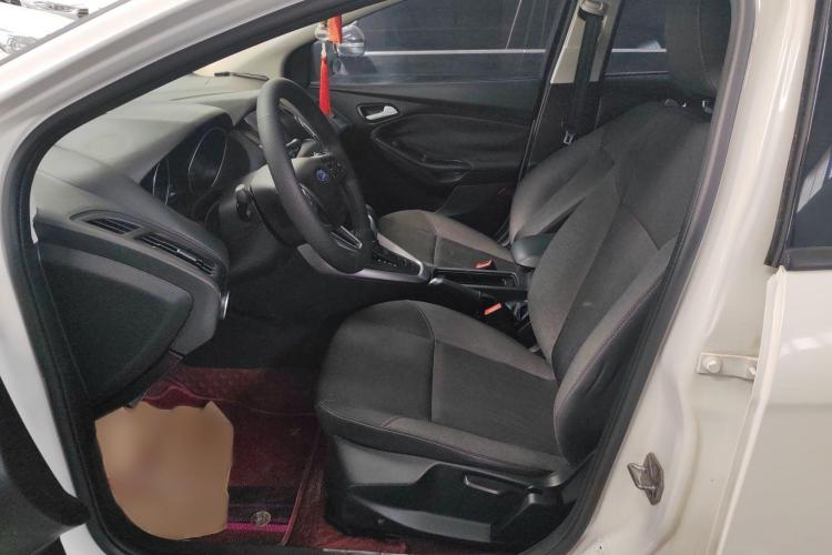 福特 福克斯 2015款 两厢 1.6L 自动舒适型局部细节19