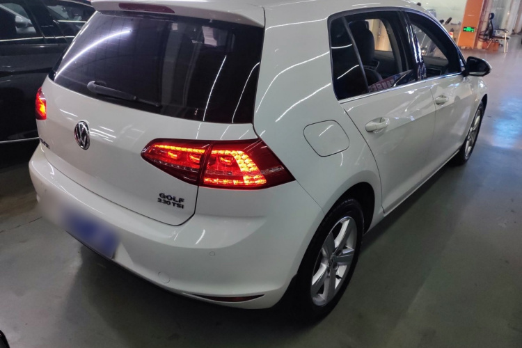 大众 高尔夫 2016款 230TSI 自动舒适型车身外观7