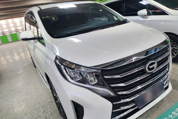 广汽传祺 传祺M8 2021款 领秀系列 390T 尊享版车身外观3