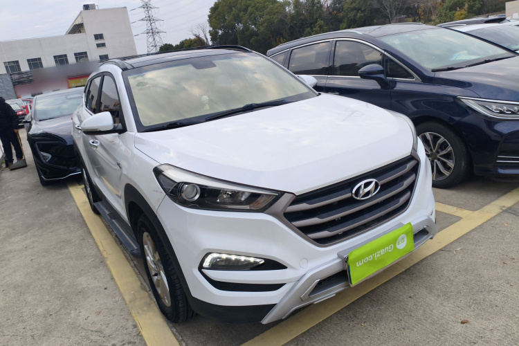 现代 途胜 2018款 1.6T 双离合两驱15周年特别版车身外观3