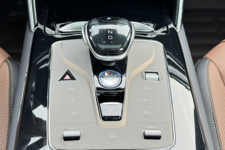 比亚迪 唐新能源 2021款 DM-i 112KM 尊贵型局部细节9008