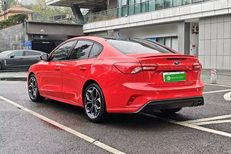 福特 福克斯 2020款 三厢 EcoBoost 180 自动ST Line车身外观6005