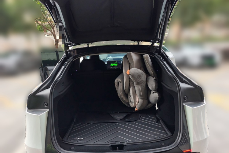 特斯拉 Model Y 2025款 后轮驱动版中控内饰23