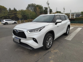 丰田 汉兰达 2022款 双擎 2.5L 四驱尊贵版 7座