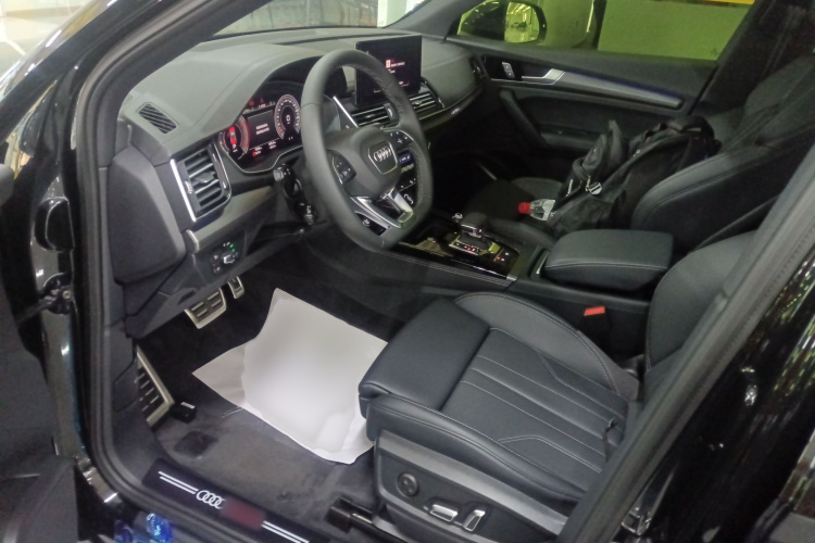 奥迪Q5L 2025款 45周年典藏版 40 TFSI 豪华动感型局部细节19