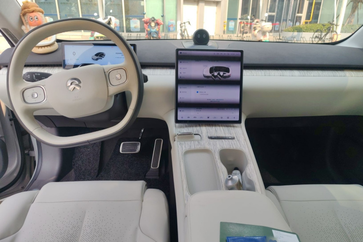 蔚来ET7 2022款 75kWh中控内饰7002