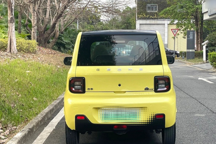 吉利汽车 2023款 熊猫mini 200km 灵动熊车身外观6003