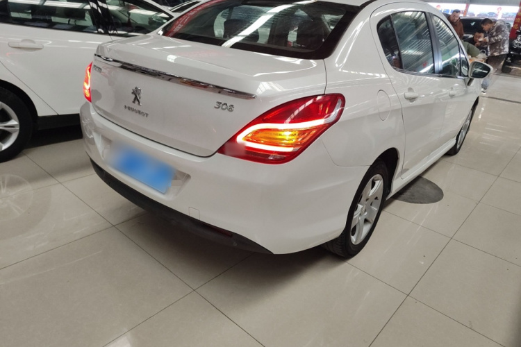 标致308 2014款 乐享版 经典 1.6L 自动优尚型车身外观7