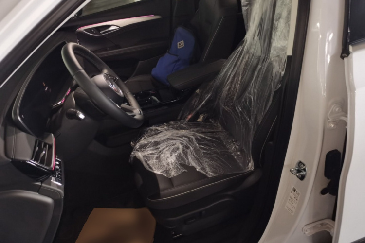 别克 2025款 昂科威Plus 28T 两驱白金版中控内饰19