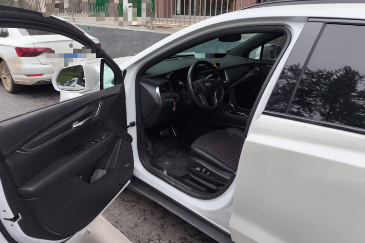 凯迪拉克XT5 2022款 2.0T 四驱豪华型（蜂鸟版）中控内饰7003