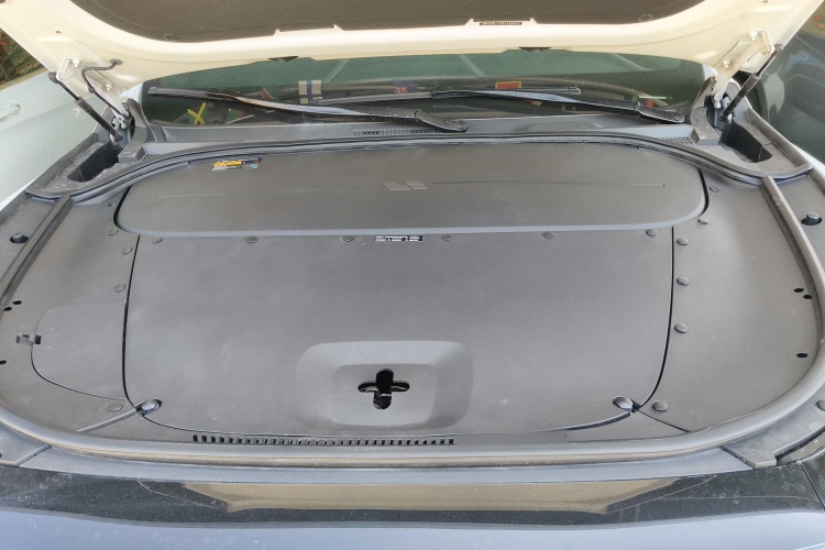 理想汽车 理想ONE 2021款 增程6座版机舱底盘24