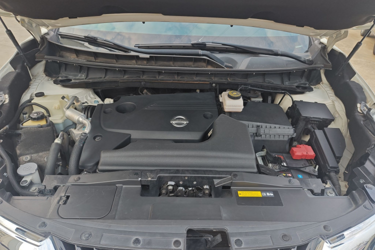 日产 楼兰 2021款 2.5L XE 两驱精英版机舱底盘24