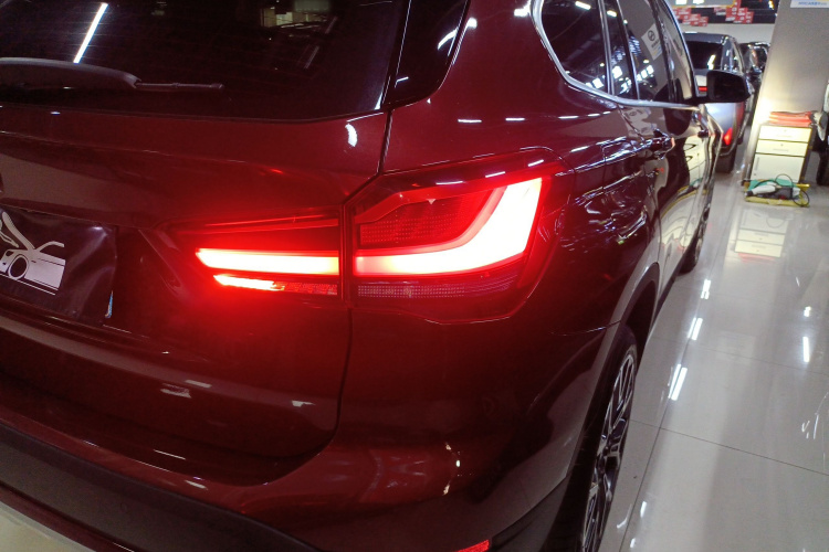 宝马X1 2020款 xDrive25Li 尊享型车身外观6006