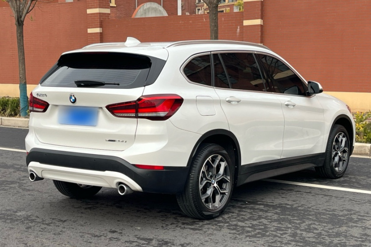 宝马X1 2021款 sDrive25Li 领先型车身外观6005