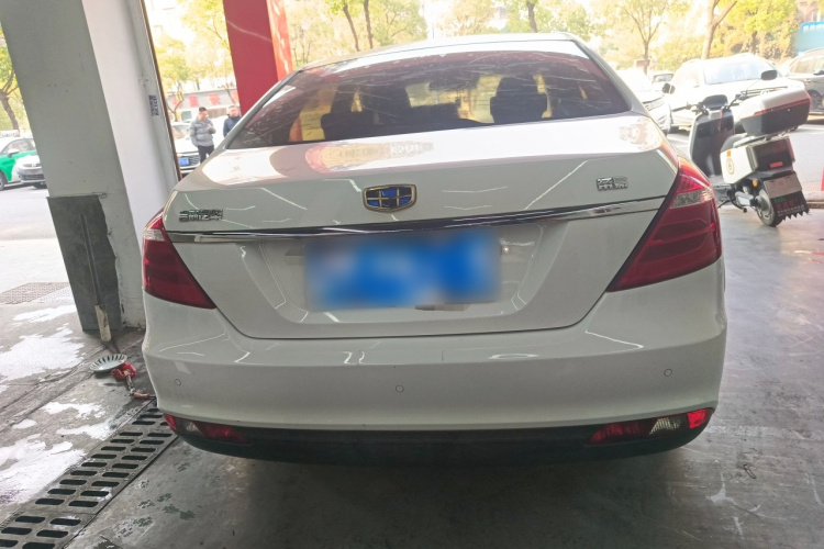 吉利汽车 帝豪 2017款 三厢百万款 1.5L 手动向上版车身外观6