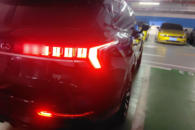 领克09 2024款 2.0T 四驱运动版 五座车身外观6006