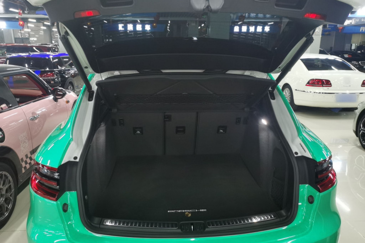 保时捷 2017款  Macan 2.0T机舱底盘23