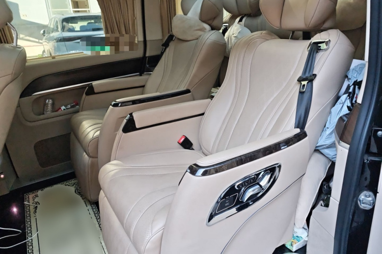 奔驰V级 2020款 V 260 尊贵版中控内饰21