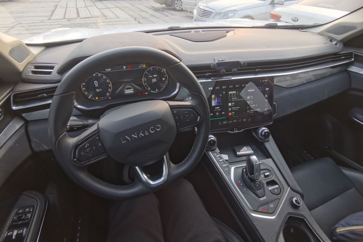 领克01 2021款 2.0TD 两驱型Pro中控内饰7002