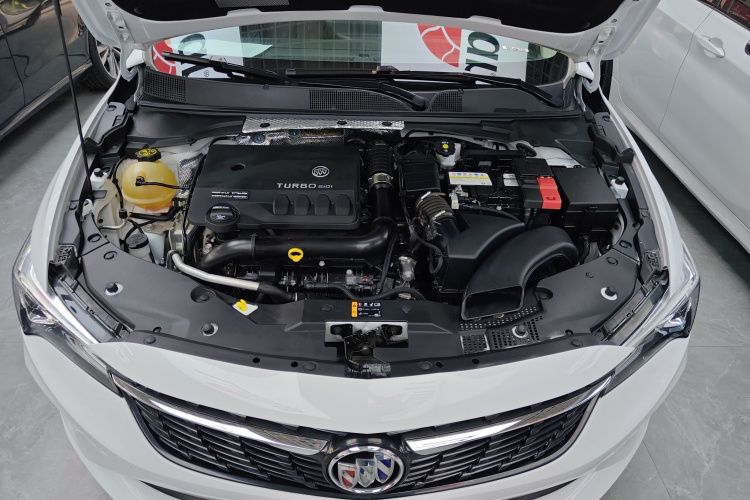 别克 威朗 2022款 Pro 533T 乐享版机舱底盘24