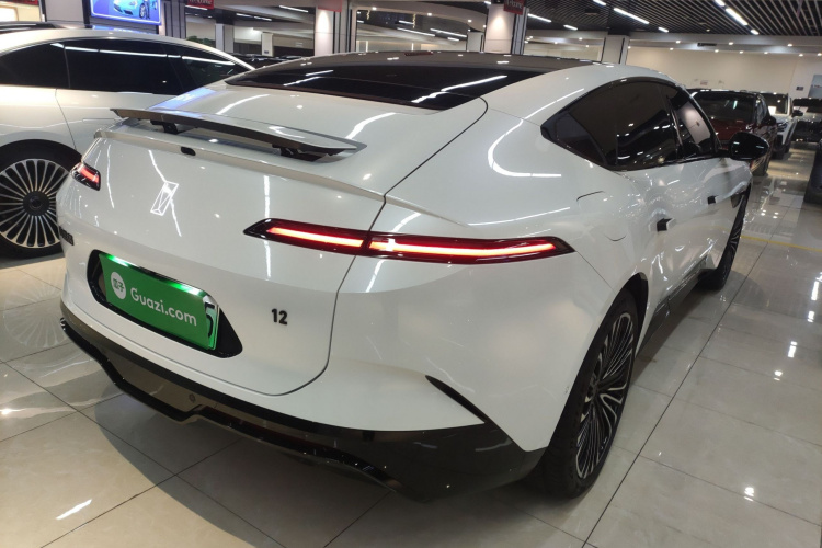 阿维塔12 2025款 Ultra增程版车身外观7