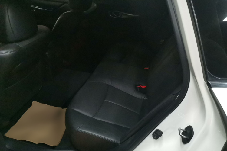 英菲尼迪Q70 2019款 Q70L 2.0T 精英版中控内饰21