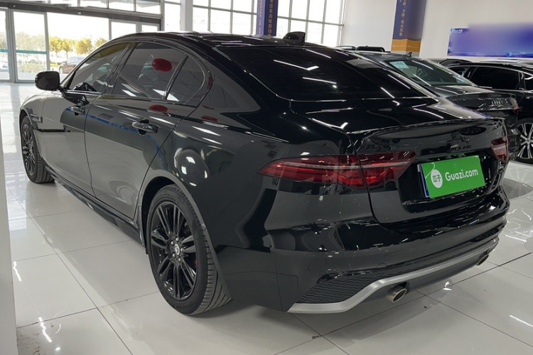 捷豹XEL 2024款 2.0T 250PS R-DYNAMIC S耀黑运动版车身外观6005