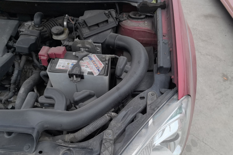 日产 逍客 2015款 2.0XL 酷火 CVT 2WD机舱底盘26