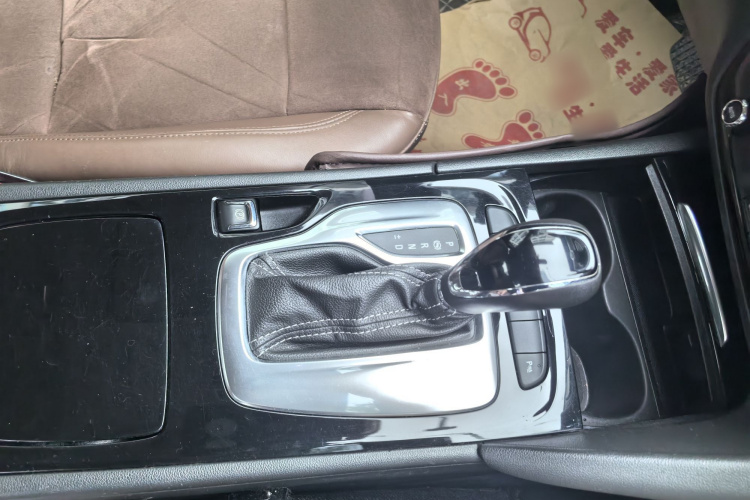 别克 君威 2019款 20T 精英型 国VI中控内饰7004