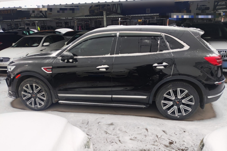 红旗HS5 2022款 2.0T 智联旗享四驱版车身外观4