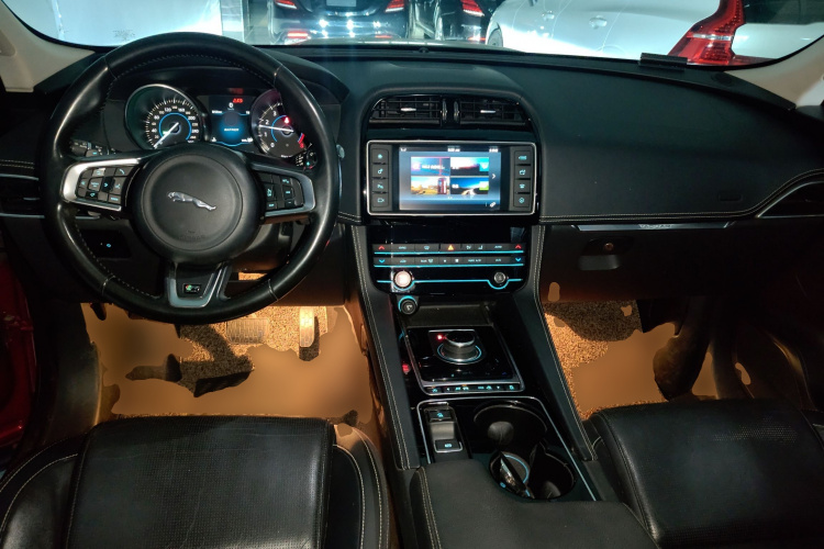 捷豹F-PACE 2016款 3.0 SC 四驱R-Sport运动版中控内饰7002