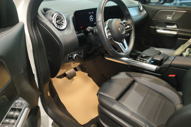 奔驰GLA 2023款 GLA 220中控内饰20