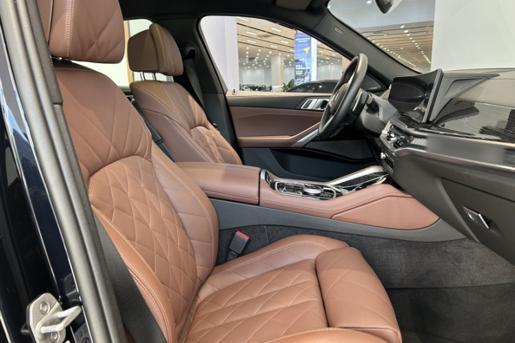 宝马X6 2023款 xDrive40i 尊享型 M运动套装中控内饰7004