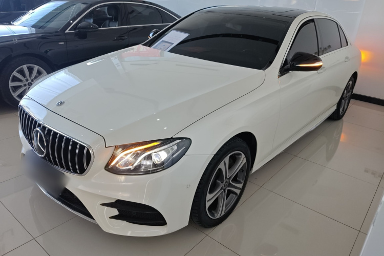 奔驰E级 2019款 E 260 L 运动型车身外观4