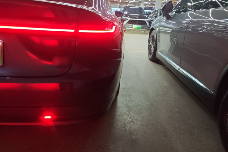 蔚来ET7 2024款 100kWh 行政签名版车身外观9