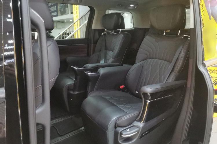 广汽传祺 传祺M8 2024款 大师系列 400T 尊贵版中控内饰7004