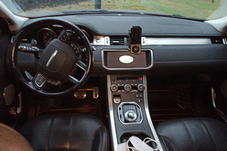 路虎 揽胜极光 2018款 240PS SE DYNAMIC 智锐版中控内饰12
