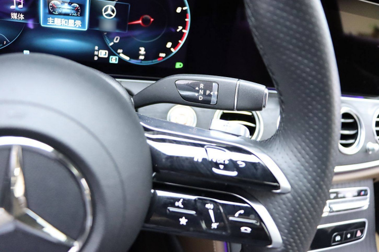 奔驰E级 2023款 E 260 L 运动型 4MATIC局部细节18