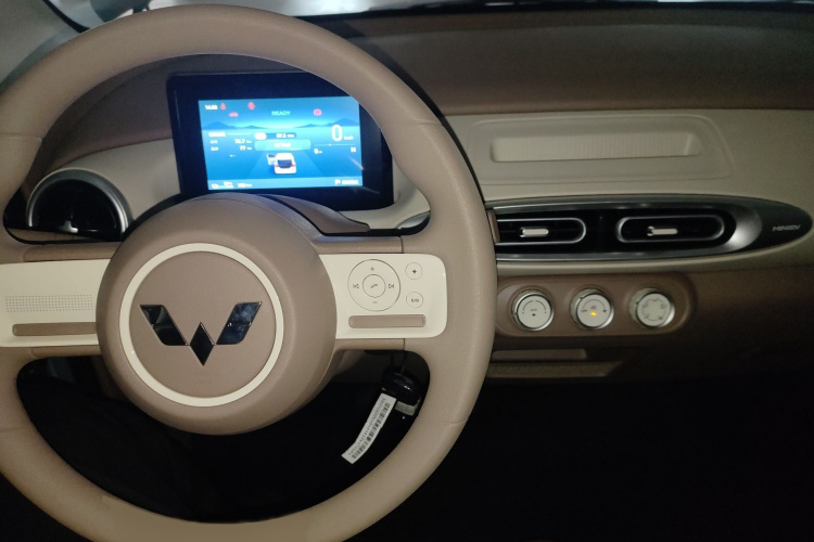 五菱汽车 宏光MINIEV 2025款 四门版 进阶款中控内饰7002